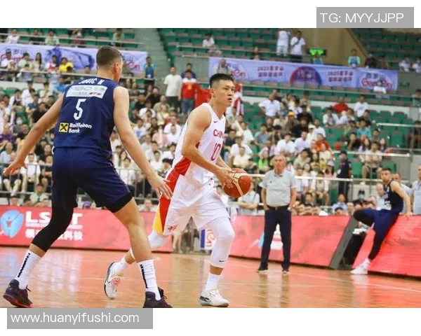 南京篮球队团队协作引发热议球迷对战术配合与球员默契提出不同看法